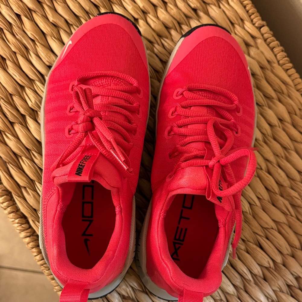 Nike Women's Bright Pink Athletic Shoes